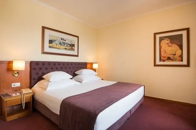 Junior Süit (3 Adults)