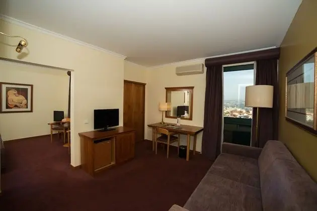 Junior Süit (3 Adults)