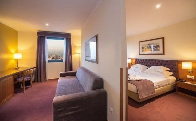 Junior Süit (3 Adults)