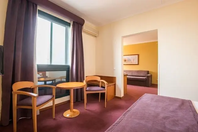 Junior Süit (3 Adults)