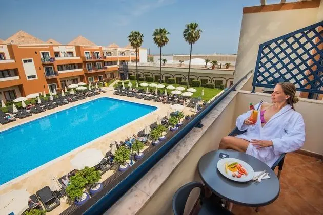 İki Ayrı Yataklı Oda, Havuz Manzaralı (3 Adults)