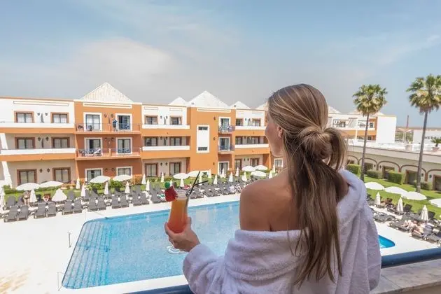 İki Ayrı Yataklı Oda, Havuz Manzaralı (3 Adults)