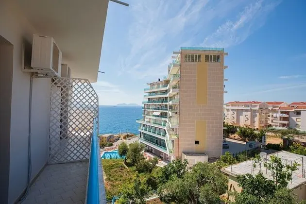 Tek Büyük Yataklı Oda, Balkon