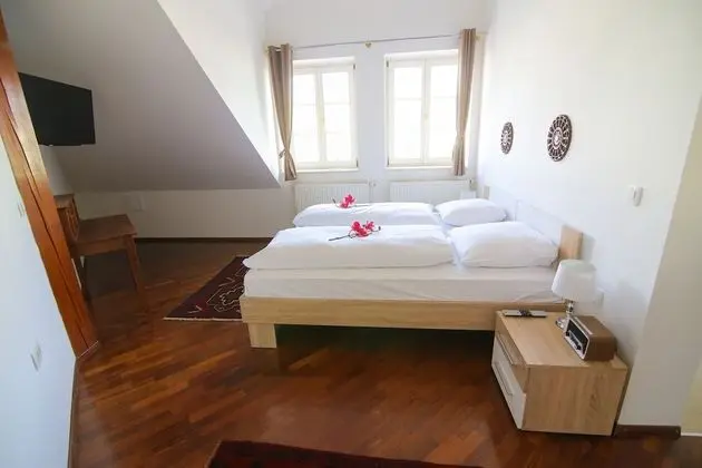 Tek Büyük veya İki Ayrı Yataklı Oda, 2 Tek Kişilik Yatak, Sigara İçilmez