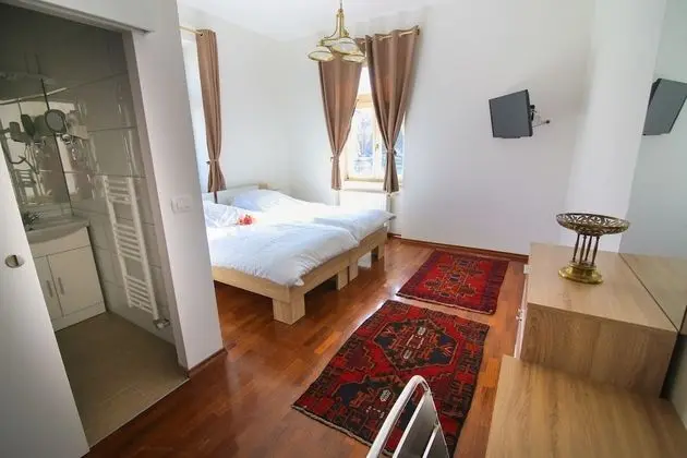 Tek Büyük veya İki Ayrı Yataklı Oda, 2 Tek Kişilik Yatak, Sigara İçilmez