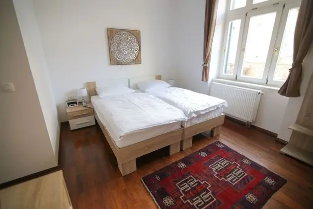 Tek Büyük veya İki Ayrı Yataklı Oda, 2 Tek Kişilik Yatak, Sigara İçilmez