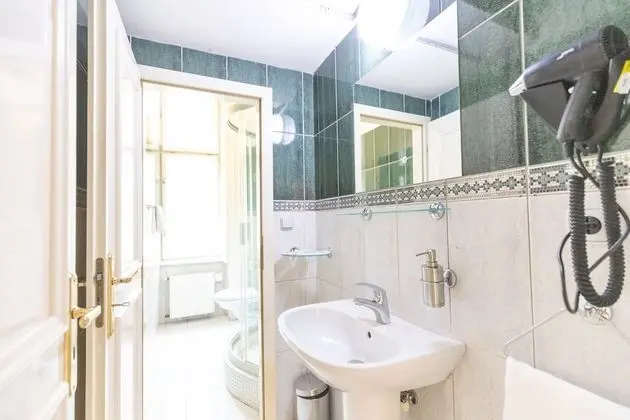 Historic Double Room, Shared Bathroom