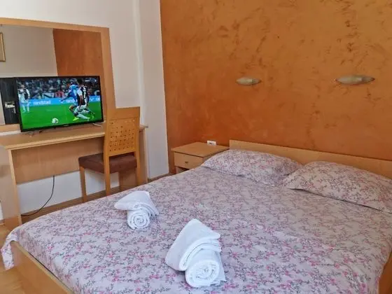 Tek Büyük Yataklı Oda, 1 Çift Kişilik Yatak