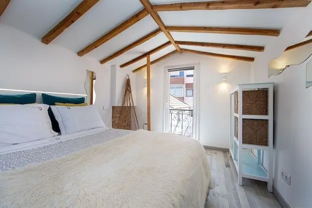 Romantic Çatı Katı (Loft), 1 Yatak Odası, Havuz Kullanımı, Plaj Kenarı