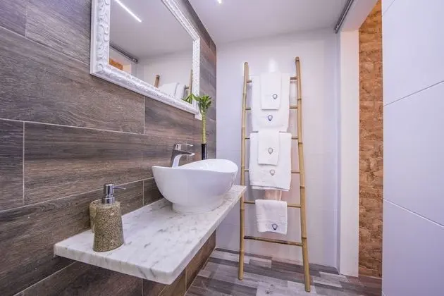 Romantic Çatı Katı (Loft), 1 Yatak Odası, Havuz Kullanımı, Plaj Kenarı