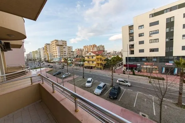 Tek Büyük veya İki Ayrı Yataklı Oda, Balkon