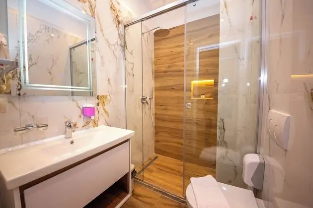 Tek Büyük veya İki Ayrı Yataklı Oda, Balkon