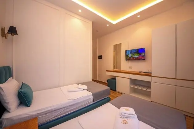 Tek Büyük veya İki Ayrı Yataklı Oda, Balkon