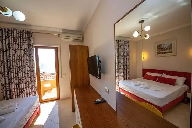 Tek Büyük Yataklı Oda, Balkon, Deniz Manzaralı