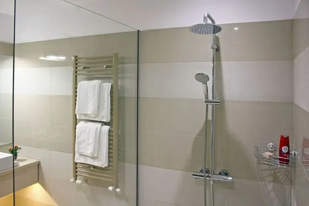 Comfort Tek Büyük veya İki Ayrı Yataklı Oda