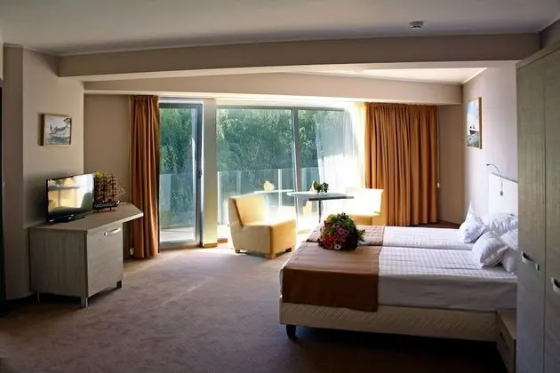 Deluxe Tek Büyük veya İki Ayrı Yataklı Oda, Balkon, Nehir Manzaralı