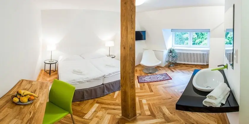 Tek Büyük veya İki Ayrı Yataklı Oda, Manzaralı (2.5)