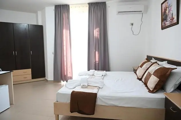 Üç Kişilik Oda, Kısmi Deniz Manzaralı
