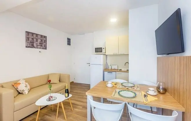 Deluxe Apart Daire (102)