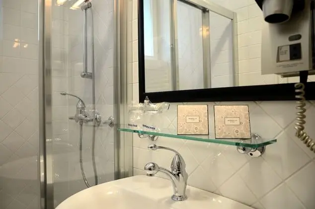 Tek Büyük Yataklı Oda, Göl Manzaralı