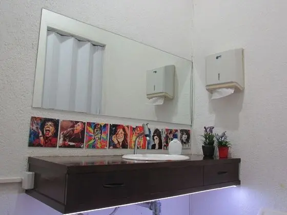 Standard Tek Büyük veya İki Ayrı Yataklı Oda, Ortak Banyo