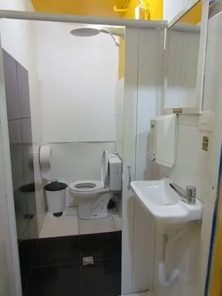Standard Tek Büyük veya İki Ayrı Yataklı Oda, Ortak Banyo