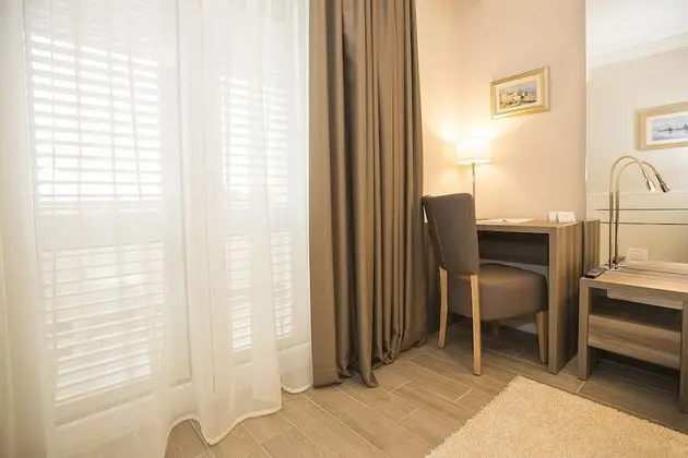 Standard Tek Büyük Yataklı Oda, Balkon, Park Manzaralı