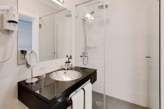 Tek Büyük veya İki Ayrı Yataklı Oda, Teras