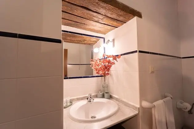 Tek Büyük Yataklı Oda, 2 Tek Kişilik Yatak (2. Triacastela)