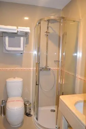 Deluxe Tek Büyük Yataklı Oda, 1 Büyük (Queen) Boy Yatak, Engellilere Uygun