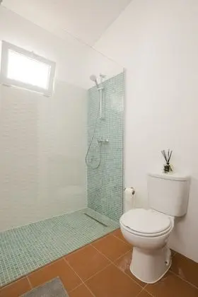 Deluxe Tek Büyük veya İki Ayrı Yataklı Oda, 1 Yatak Odası, Ortak Banyo, Havuz Manzaralı