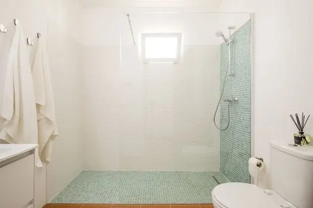Deluxe Tek Büyük veya İki Ayrı Yataklı Oda, 1 Yatak Odası, Ortak Banyo, Havuz Manzaralı