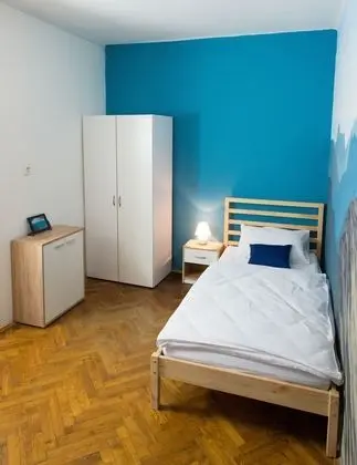İki Ayrı Yataklı Oda, Ortak Banyo