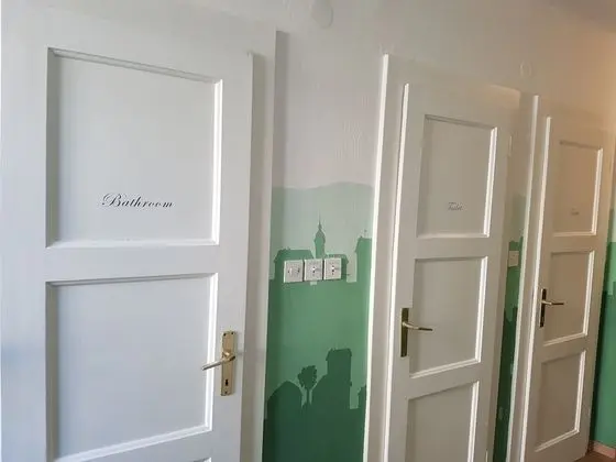 İki Ayrı Yataklı Oda, Ortak Banyo