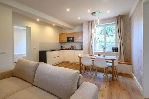 Luxury Apart Daire, Bahçe Manzaralı