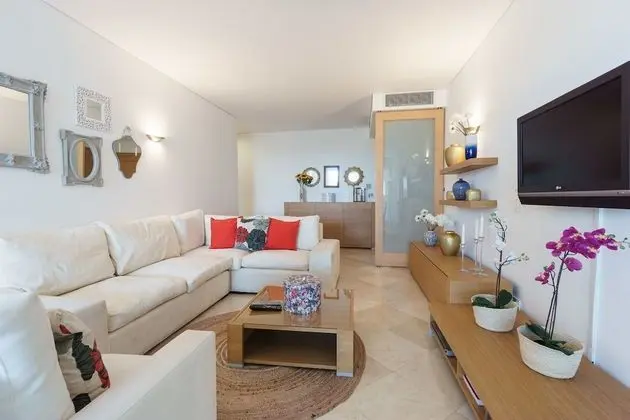 Apart Daire, 2 Yatak Odası, Teras, Havuz Manzaralı