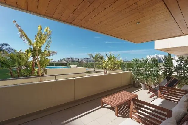 Apart Daire, 2 Yatak Odası, Teras, Havuz Manzaralı