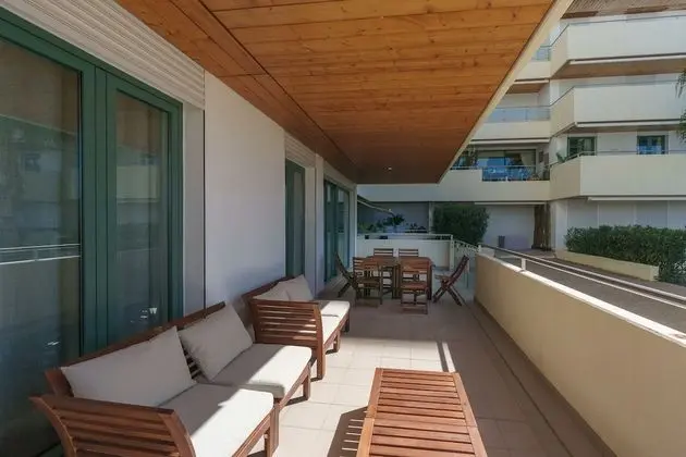 Apart Daire, 2 Yatak Odası, Teras, Havuz Manzaralı