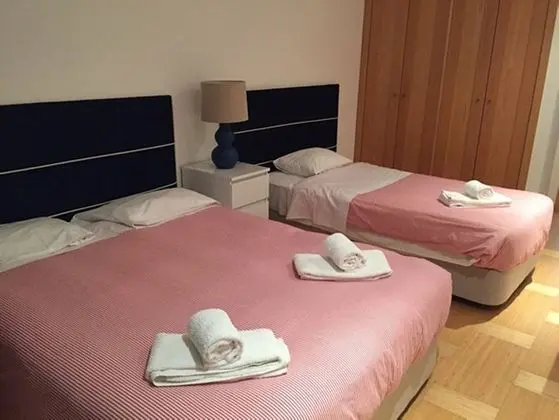 Apart Daire, 2 Yatak Odası, Teras, Havuz Manzaralı