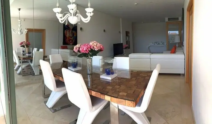 Apart Daire, 2 Yatak Odası, Teras, Havuz Manzaralı