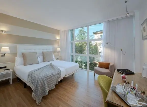 Büyük Yataklı Tek Kişilik Oda