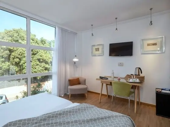 Büyük Yataklı Tek Kişilik Oda