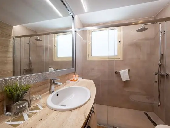 Büyük Yataklı Tek Kişilik Oda