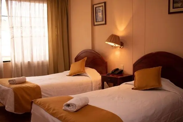 Tek Büyük Yataklı Oda, 2 Tek Kişilik Yatak