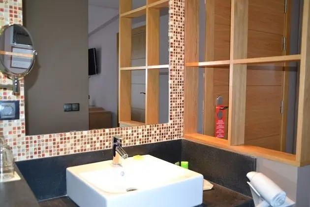 Comfort Tek Büyük veya İki Ayrı Yataklı Oda