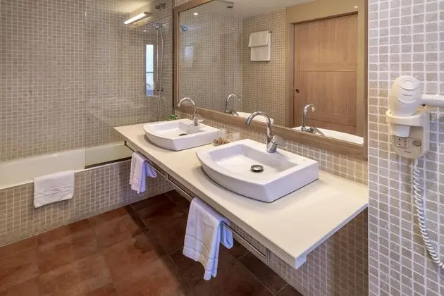 Comfort Tek Büyük Yataklı Oda, Teras, Bahçeli