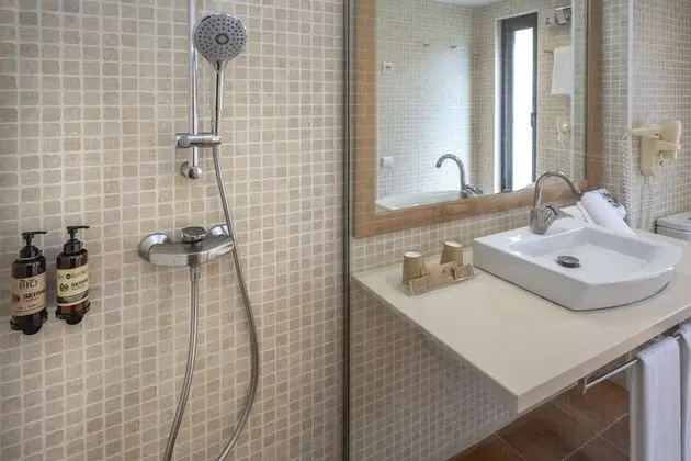 Comfort Tek Büyük Yataklı Oda, Teras, Bahçeli