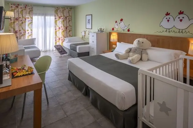 Dört Kişilik Oda (2 adultos y 2 niños)