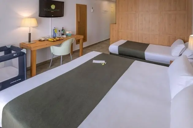 Üç Kişilik Oda (2 Adultos y 1 Niño)