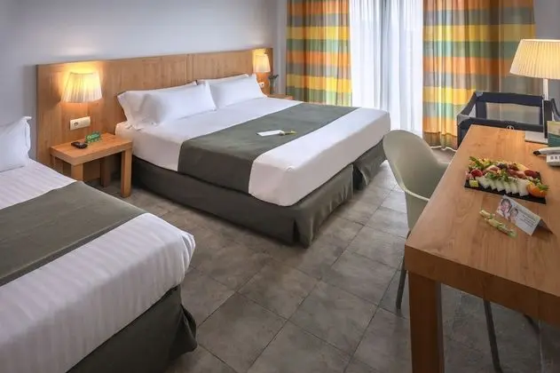 Üç Kişilik Oda (2 Adultos y 1 Niño)